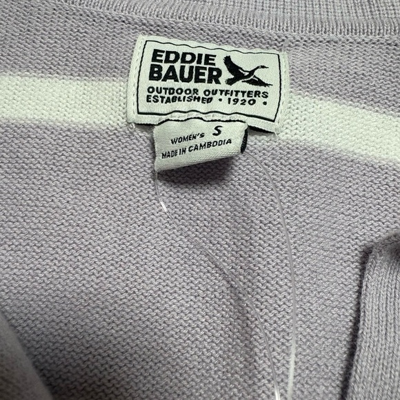 Eddie Bauer Women's Lavender and White V-Neck Sweater - Picture 4 of 4